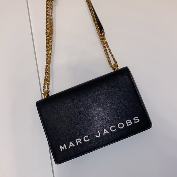Marc Jacobs Handbags - MARC JACOBS PURSE
